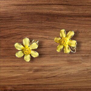 Vintage Weiss Yellow Enamel Daisy Clip-On Earrings Retro Floral Jewelry